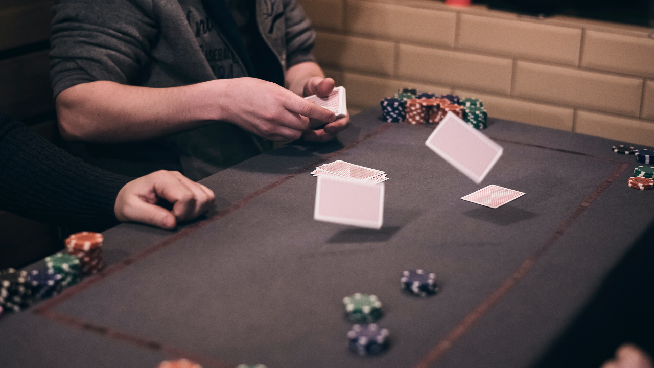 De Micro Limites à Grande Jogada: Construindo Seu Bankroll de Poker do Zero