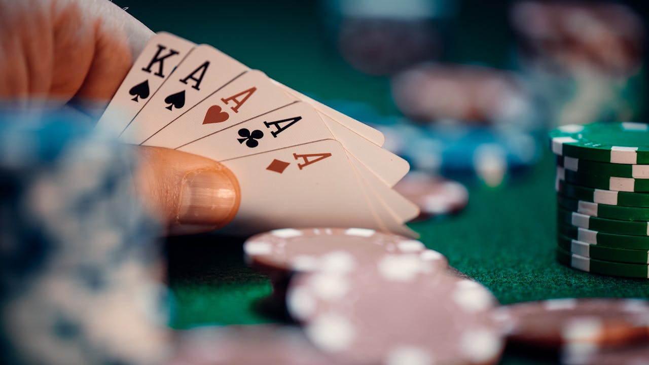 Poker em torneios de short stack: estratégias para maximizar seu stack curto