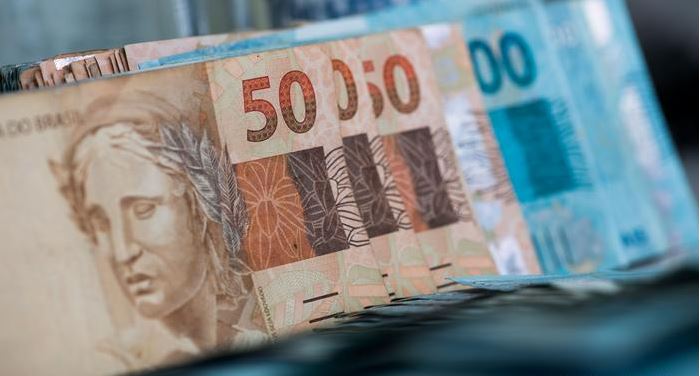 Vantagens e desvantagens de jogar poker em moeda real