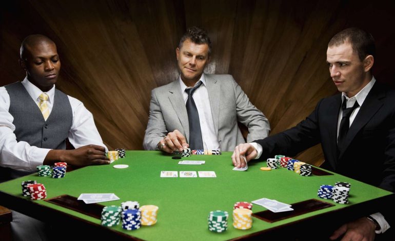 Dicas para Não Perder Dinheiro Jogando Poker Durante as Festas de Fim de Ano de 2025