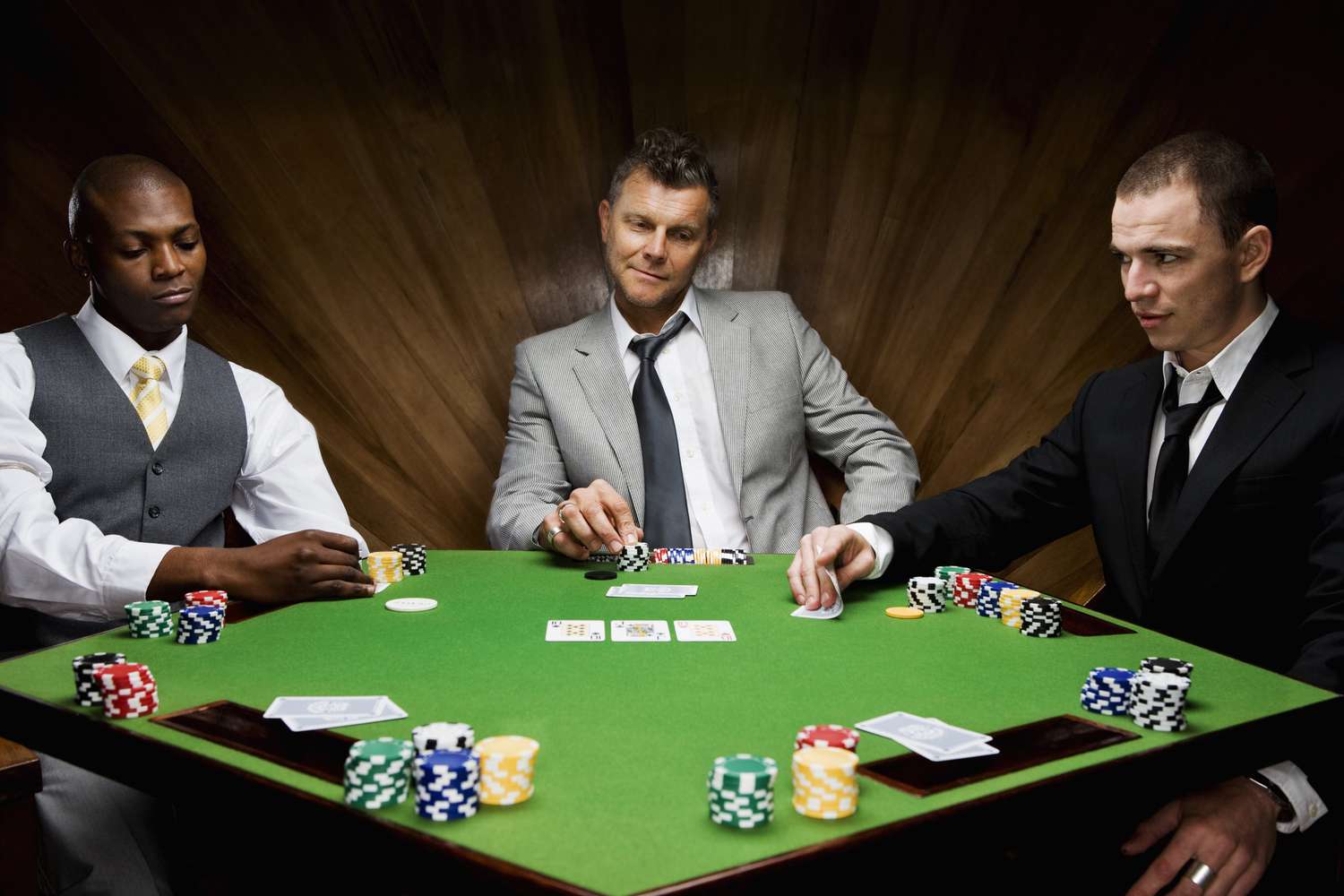 Dicas para Não Perder Dinheiro Jogando Poker Durante as Festas de Fim de Ano de 2025