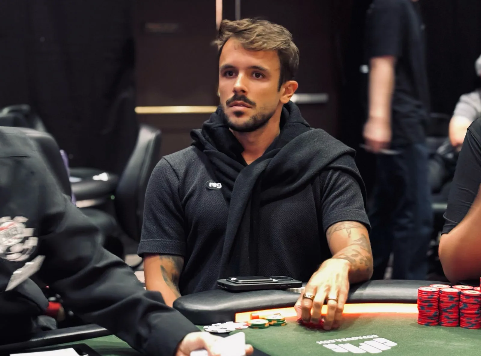 Os Melhores Jogadores de Poker do Brasil: O Legado de Akkari, Ketz e os Fenômenos Atuais